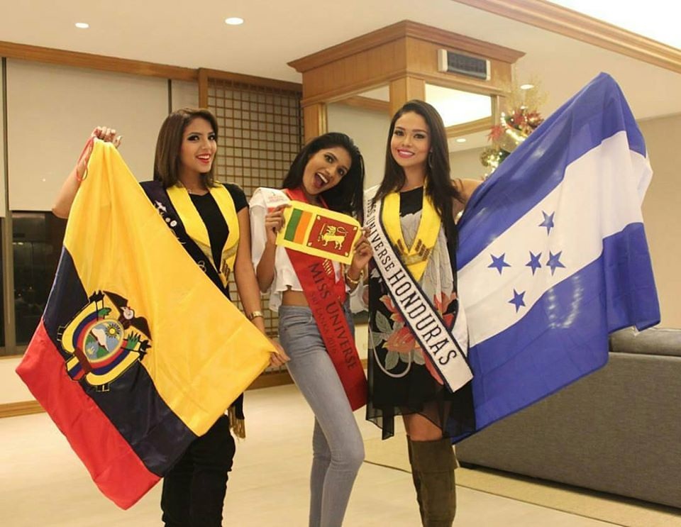 
Các người đẹp hạnh phúc khi gặp nhau tại Philippines, chuẩn bị bước vào một cuộc thi nhan sắc lớn nhất trong năm.
