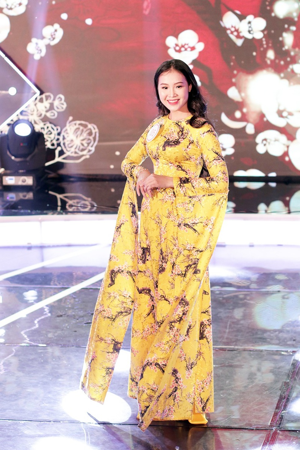 Ngắm 9 ngôi sao lộng lẫy trong đêm Chung kết Miss Teen 2017 - 7
Thí sinh Nguyễn Trân Châu đến từ vùng quê Quảng Nam sở hữu chiều cao lý tưởng 1m70.