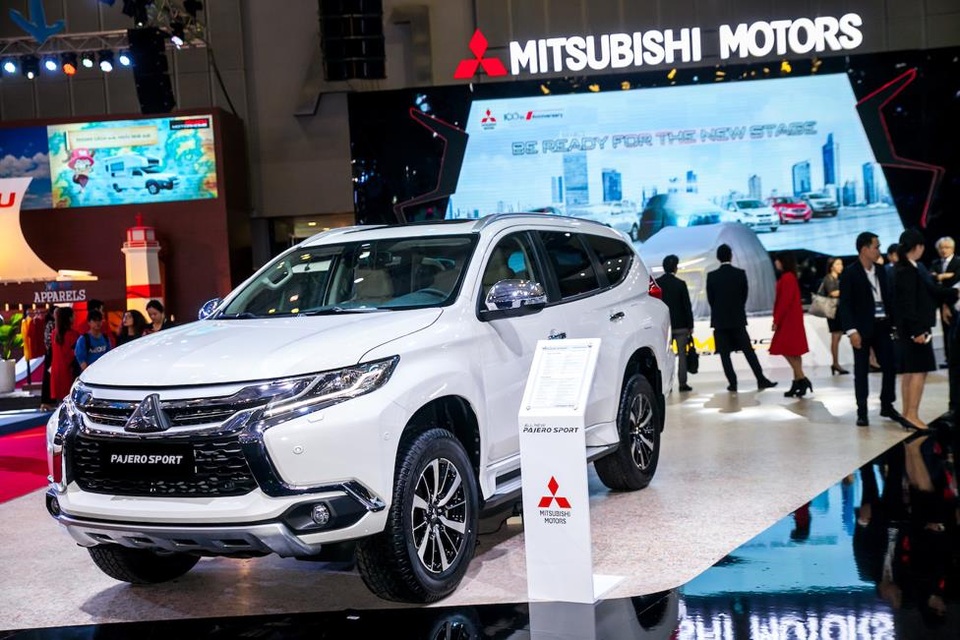 
Trong khi đó, chiếc SUV All New Pajero Sport là một sự lột xác ngoạn mục khi khoác lên mình ngôn ngữ Dynamic Shield so với thế hệ trước, với khoang cabin 7 chỗ rộng rãi và yên tĩnh, thiết kế nâng tầm như khoang của những chiếc SUV hạng sang.
