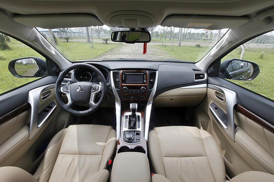 Mitsubishi Pajero Sport mới giá từ 1,329 tỉ đồng - 1
Nội thất xe Mitsubishi Pajero Sport mới