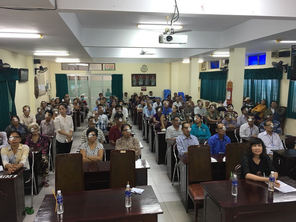 Thêm 130 người mù nghèo tìm lại được ánh sáng - 3 Thêm 130 người mù nghèo tìm lại được ánh sáng - 3