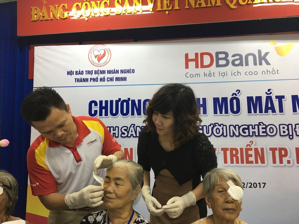 Thêm 130 người mù nghèo tìm lại được ánh sáng - 1 Thêm 130 người mù nghèo tìm lại được ánh sáng - 1