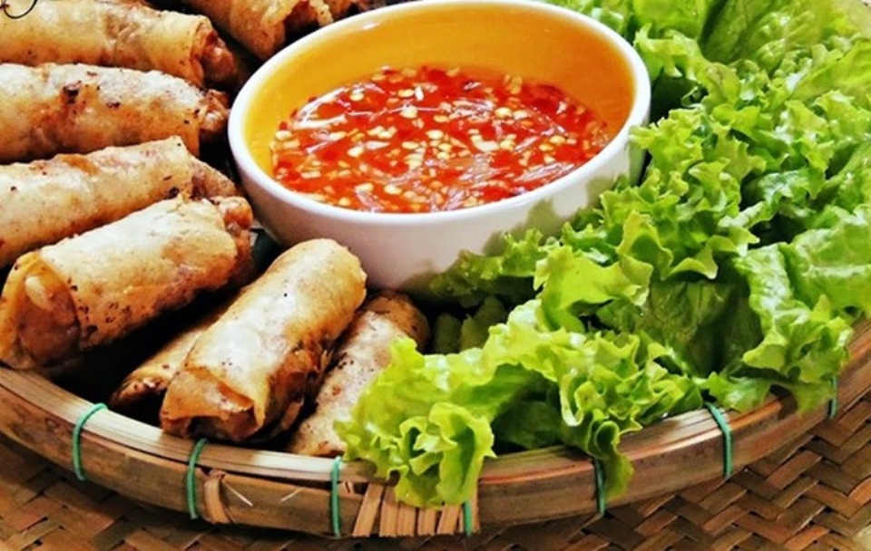 Ngon miệng, lạ mắt với các món cuốn từ Nam ra Bắc - 6 Ram cuốn cải Đà Nẵng là món ngon khó quên.