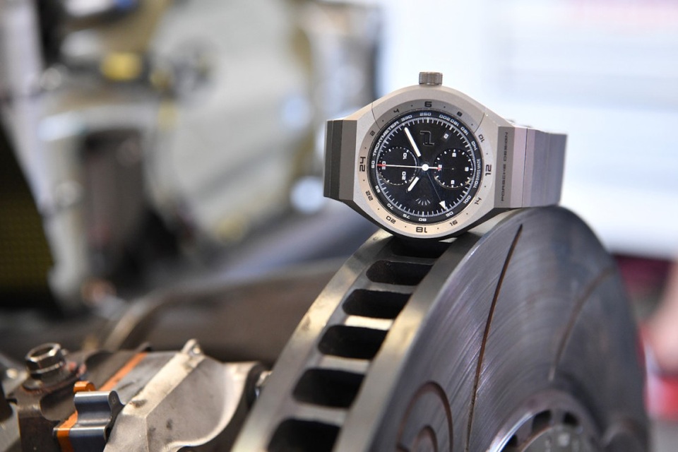 Đi xe Porsche đeo đồng hồ gì mới "chất"? - 3