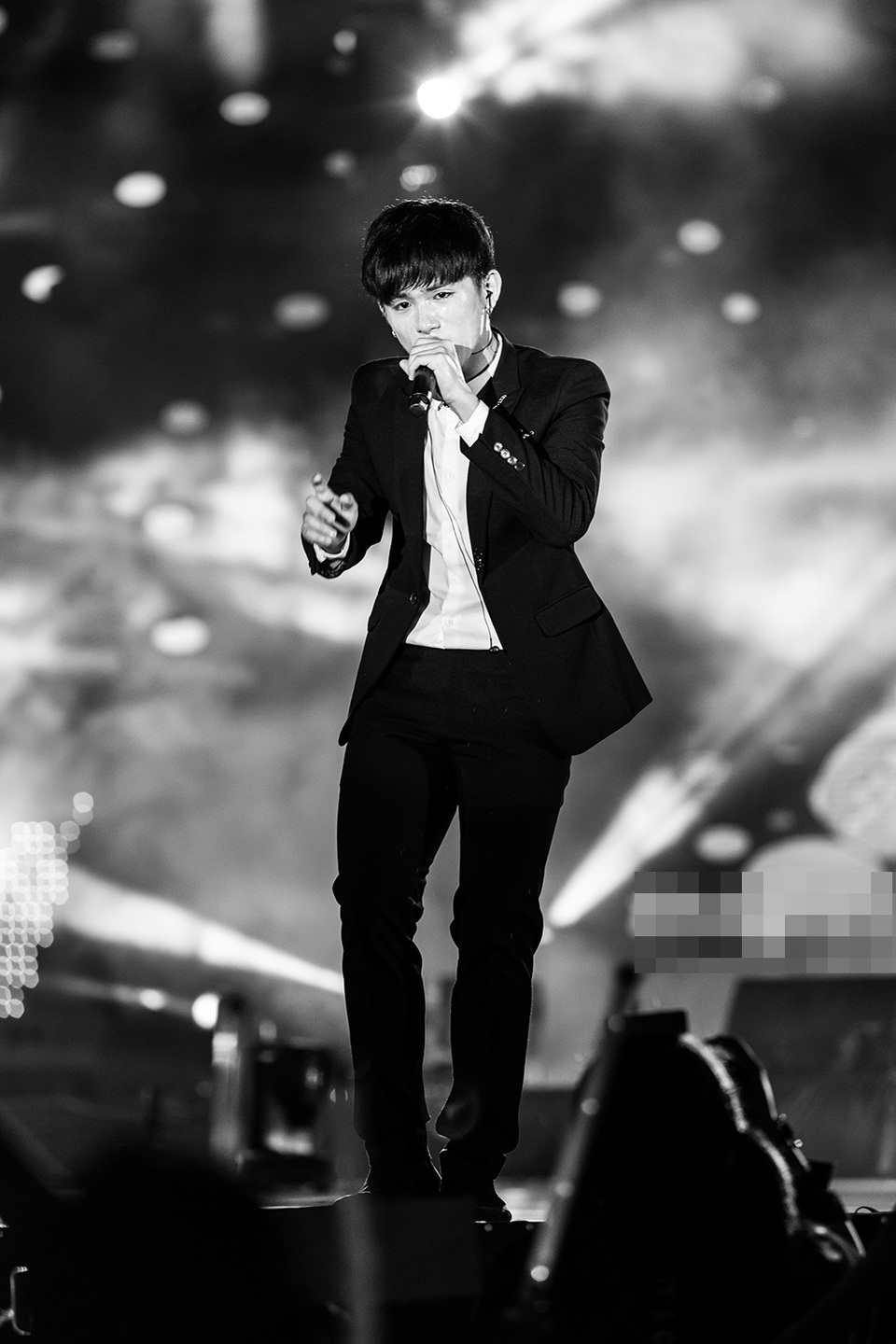 3 chàng trai gửi đến khán giả 3 ca khúc: “Và tôi hát”, “Baby Baby”, mash up “Sau tất cả - Turn it up”.