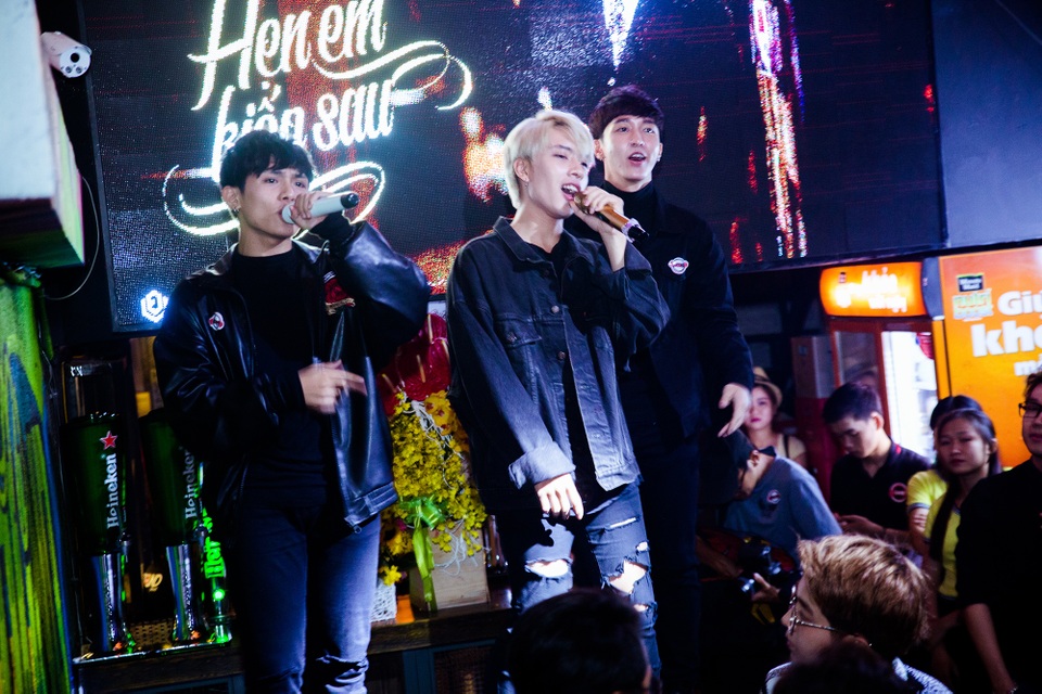 Ưng Đại Vệ lần đầu nhắc đến vợ cũ và chuyện chưa kể ở Sing my song - 6 Nhóm nhạc Monstar hát trong bữa tiệc.