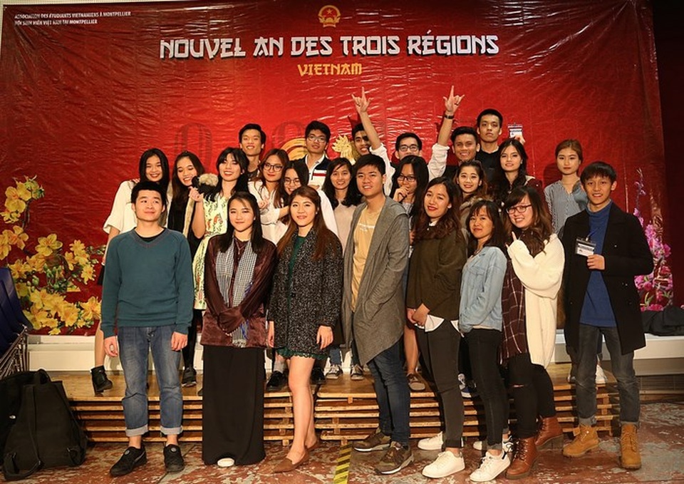 Cái Tết “muộn nhất” trong cộng đồng du học sinh Việt khắp năm châu - 11
Ban chấp hành AEVM và đội văn nghệ “Tết 3 miền”.