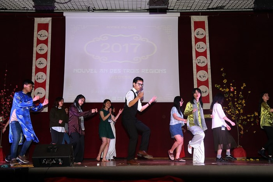 Cái Tết “muộn nhất” trong cộng đồng du học sinh Việt khắp năm châu - 9
Tiết mục flashmob đầy sôi động đại diện cho miền Nam.