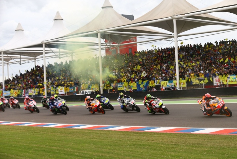 Maverick Vinales có chiến thắng chặng thứ 2 liên tiếp - 8 Maverick Vinales có chiến thắng chặng thứ 2 liên tiếp - 8