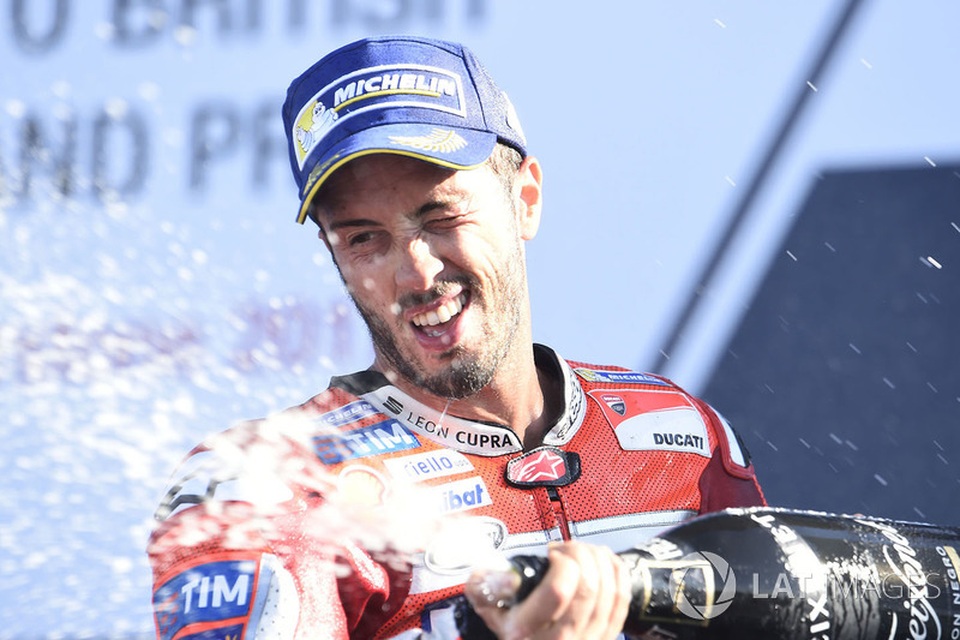 Chặng 12 MotoGP 2017: Dovizioso chiến thắng, Marquez bỏ dở cuộc đua - 5 Chặng 12 MotoGP 2017: Dovizioso chiến thắng, Marquez bỏ dở cuộc đua - 5