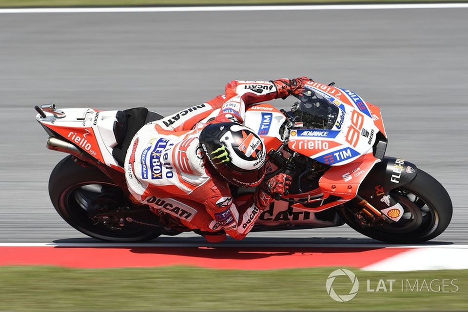 Dovizioso giành chiến thắng tại Sepang khiến Marquez không thể vô địch sớm - 10 Dovizioso giành chiến thắng tại Sepang khiến Marquez không thể vô địch sớm - 10