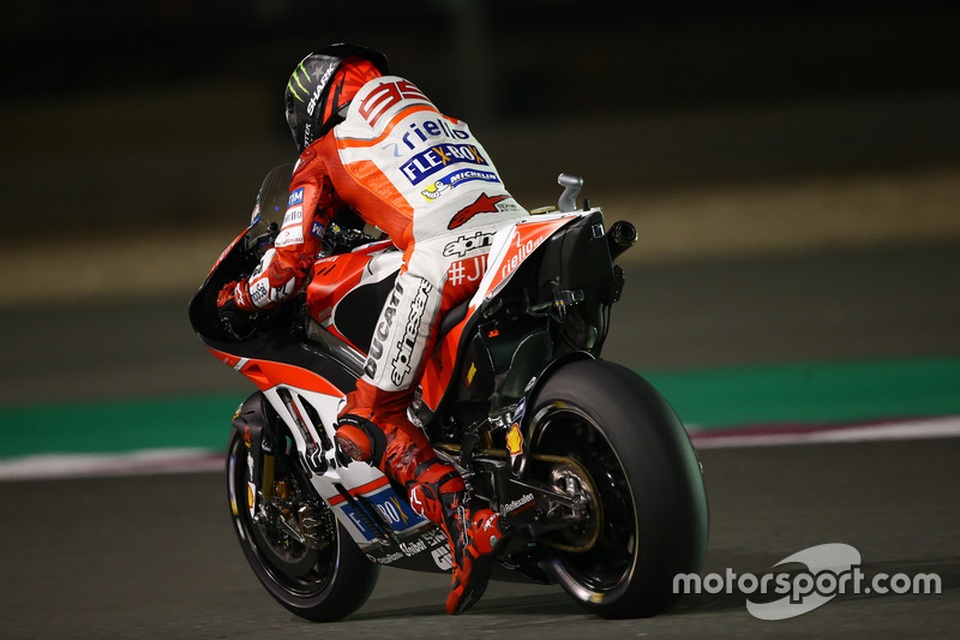 Chặng 1: Màn ra mắt không thể tuyệt vời hơn của Maverick Vinales - 13