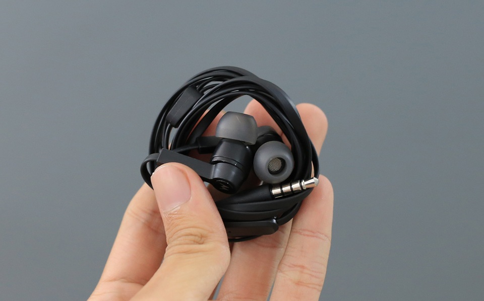 Đập hộp Motorola Z2 Play chính hãng tại Việt Nam - 3 Đập hộp Motorola Z2 Play chính hãng tại Việt Nam - 3