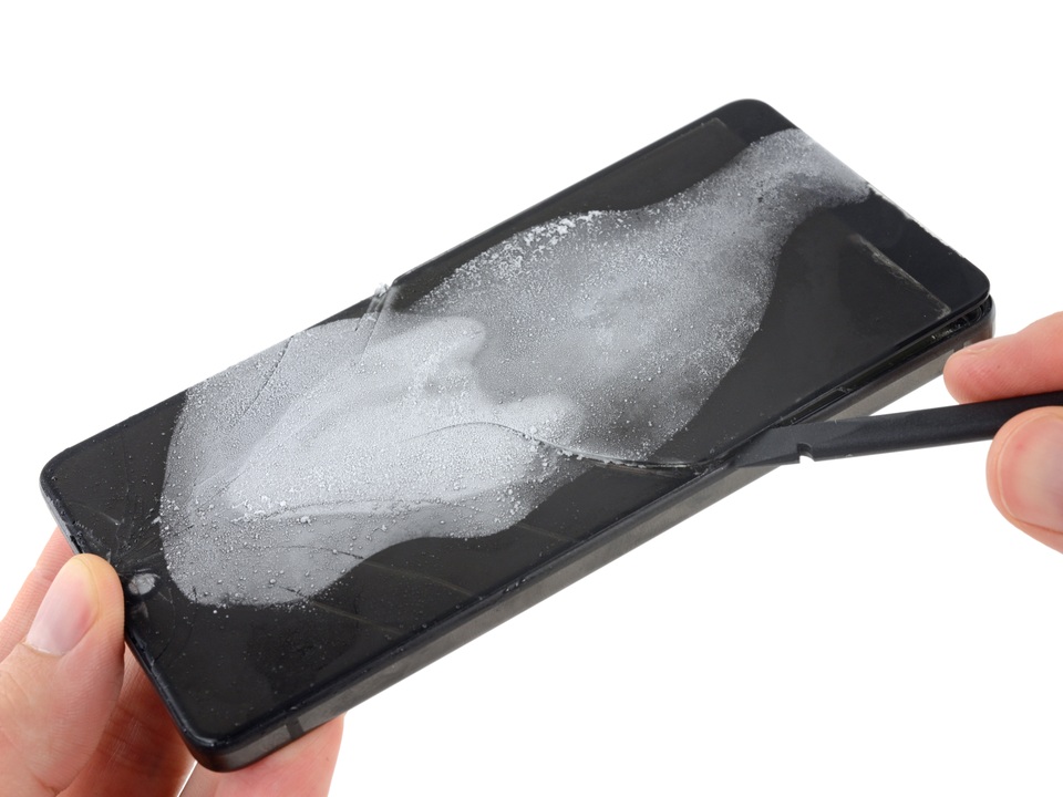 Mặt sau đã hoàn hảo khi tháo rời nhưng mặt trước vỡ vụn.