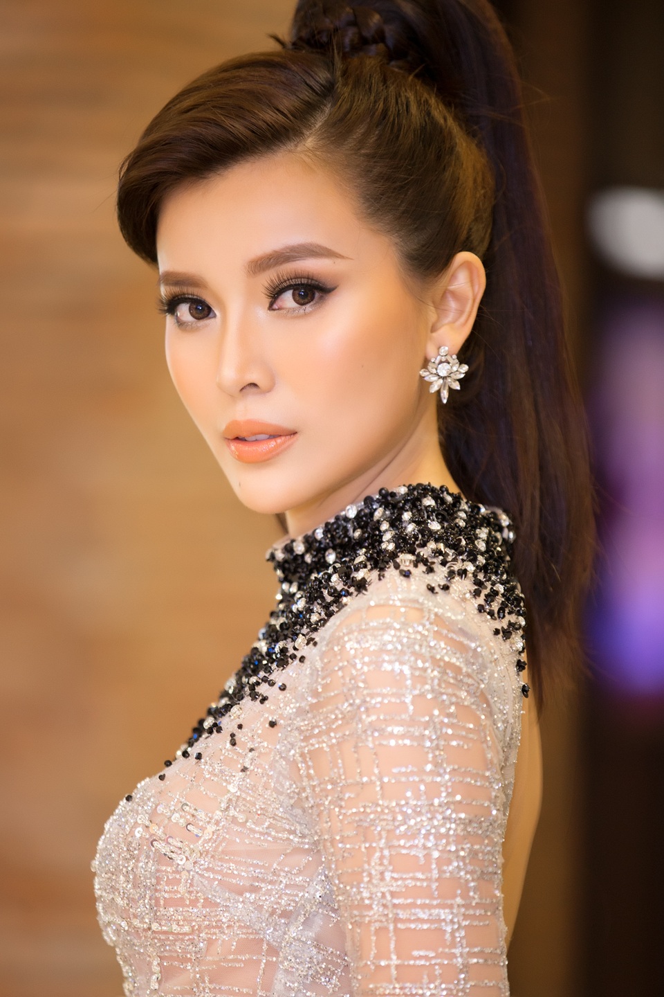 “Nghiệp diễn, nếu không giữ mình, rất dễ sa ngã làm người thứ 3” - 1 Cao Thái Hà từng đóng cặp với nhiều nam chính đẹp trai như Trương Thế Vinh, Nhan Phúc Vinh... và được các nam diễn viên này chăm sóc tận tình trên trường quay.