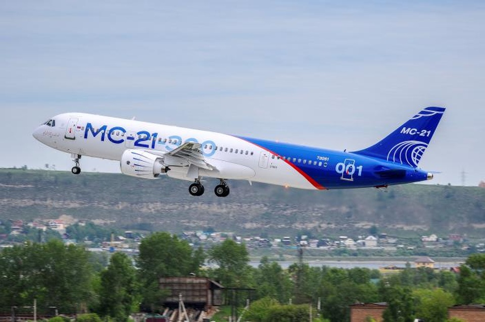 Nga thử nghiệm máy bay mới, tham vọng cạnh tranh với Boeing và Airbus - 1
Máy bay thương mại tầm trung MS-21 cất cánh tại Irkutsk, Nga ngày 28/5. (Ảnh: Reuters)