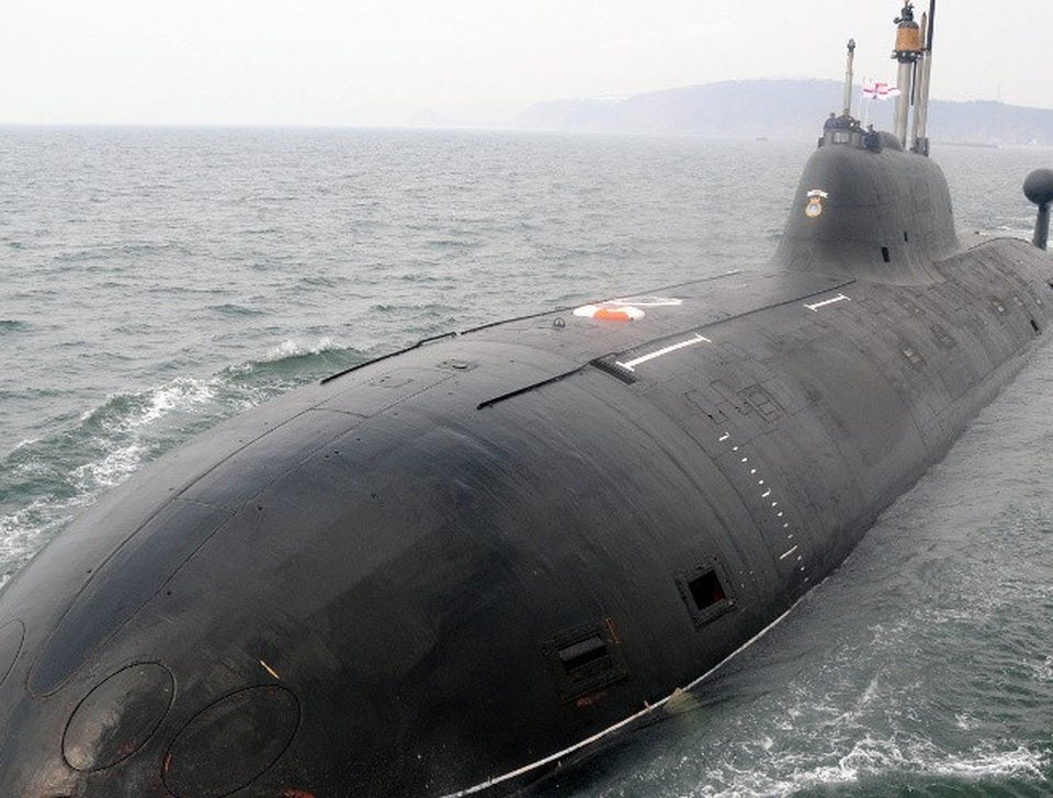 Hải quân Ấn Độ, sư tử đại dương đáng gờm khiến Trung Quốc lạnh sống lưng - 5
Hiện hải quân Ấn Độ đang thuê tàu ngầm nguyên tử chiến lược Nherpa thuộc dự án 971 của Nga. Đây được coi là những tàu ngầm tấn công hạt nhân khủng khiếp nhất thế giới.