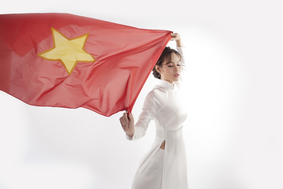 Top 6 Miss Photo 2017 Nguyễn Thanh Trúc thể hiện tình yêu đất nước - 3 Top 6 Miss Photo 2017 Nguyễn Thanh Trúc thể hiện tình yêu đất nước - 3