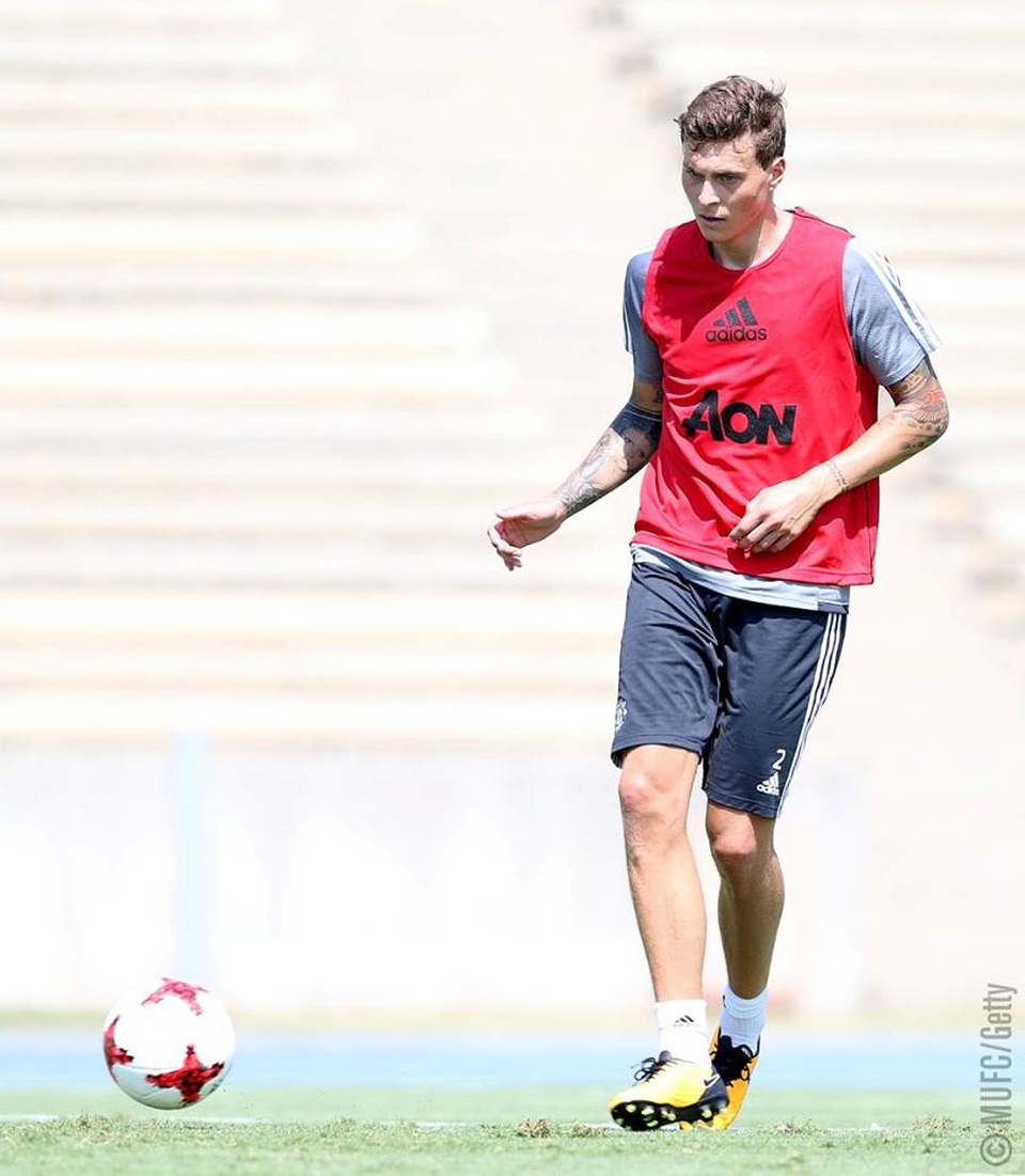 Lukaku, Lindelof có buổi tập đầu tiên cùng với MU - 11
Tân binh Lindelof tập luyện cùng với MU