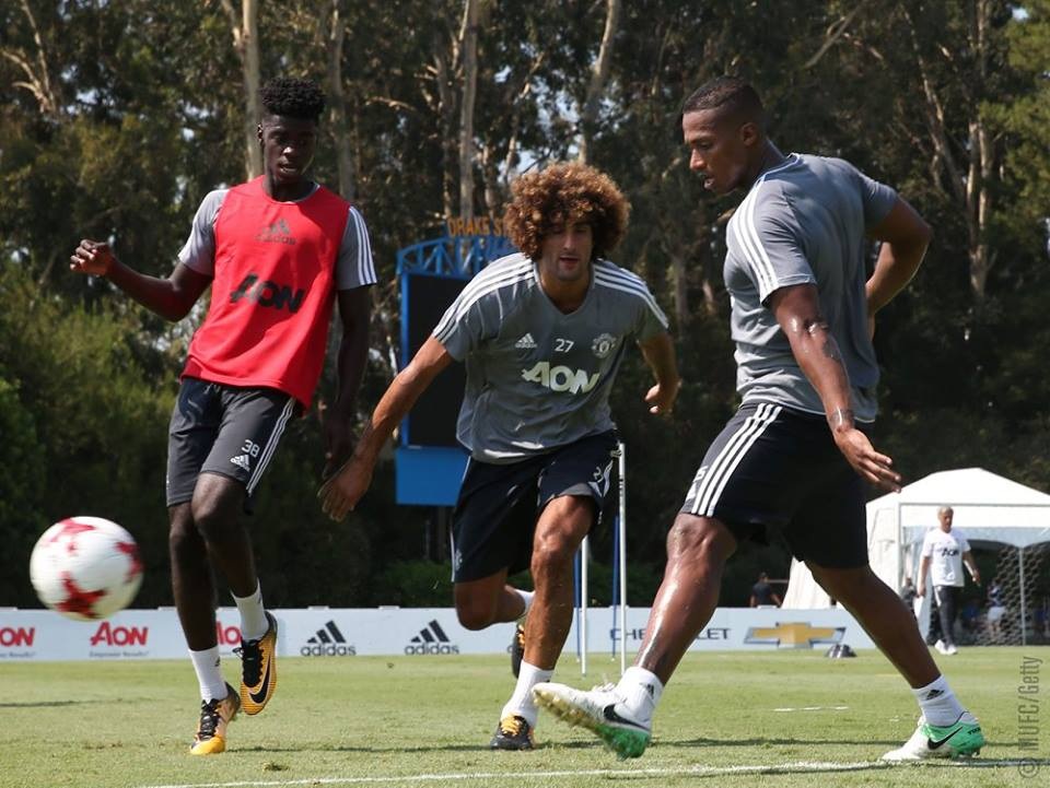 Lukaku, Lindelof có buổi tập đầu tiên cùng với MU - 13
Tuanzebe, Fellaini và Valencia tập luyện trong chuyến du đấu của MU