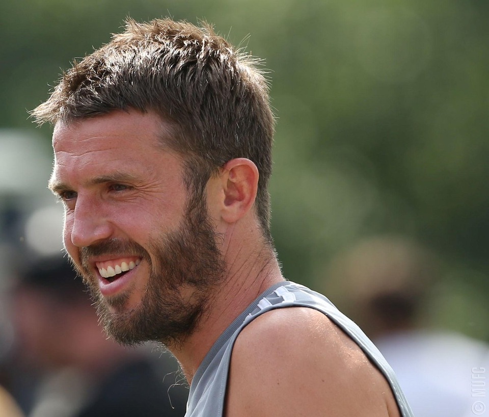 Các cầu thủ MU tập luyện chuẩn bị thi đấu với Barcelona - 14
Đội trưởng Michael Carrick
