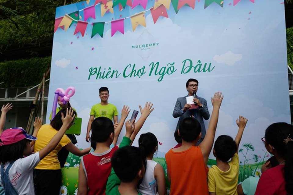 Mulberry Lane - Liên tục nâng cấp dịch vụ sau bàn giao - 4 Các em nhỏ hào hứng tham gia đố vui tại Phiên chợ ngõ dâu – một hoạt động cộng đồng tại Mulberry Lane do Chủ đầu tư đứng ra tổ chức tháng 11/2016 vừa qua