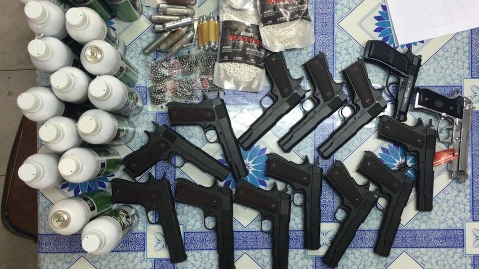 Bắt đối tượng chuyên mua bán súng qua mạng - 2 Bắt đối tượng chuyên mua bán súng qua mạng - 2