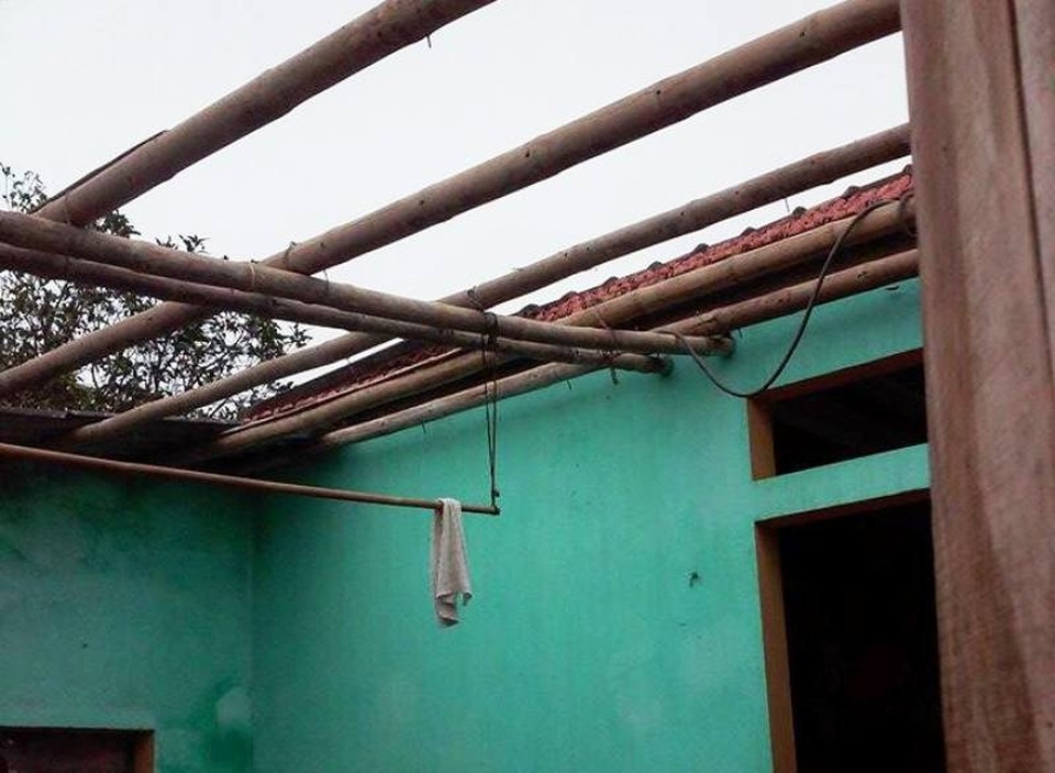 Hình ảnh tan hoang sau cơn mưa đá, giông lốc bất ngờ - 8 Hình ảnh tan hoang sau cơn mưa đá, giông lốc bất ngờ - 8