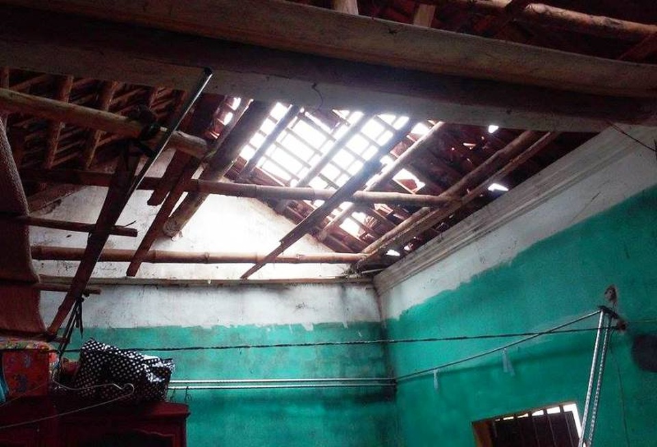 Hình ảnh tan hoang sau cơn mưa đá, giông lốc bất ngờ - 7 Hình ảnh tan hoang sau cơn mưa đá, giông lốc bất ngờ - 7