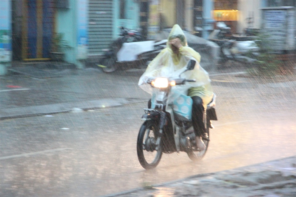 Bão số 9 suy yếu thành áp thấp nhiệt đới, Bắc Bộ mưa giông diện rộng - 2 Hôm nay (7/9), miền Bắc xuất hiện mưa giông diện rộng (Ảnh minh họa: Nguyễn Dương).