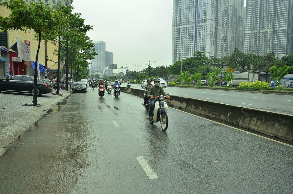 Đường Nguyễn Hữu Cảnh lại ngập nặng, chủ máy bơm “khủng” nói có phá hoại - 5 Đến 15h cùng ngày, đường Nguyễn Hữu Cảnh đã khô ráo