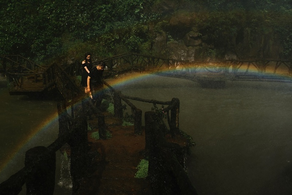 Gia đình cặp đôi sợ ảnh hưởng đến việc học nên phản đối chuyện tình cảm của hai người. Nhưng Diệu Linh và Trung Hòa đã chứng minh bằng việc cùng nhau học tốt, cùng đậu đại học để người lớn chấp thuận mối quan hệ này.