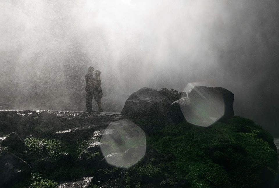 Cứ thế họ bên cạnh, cùng sẻ chia vui buồn của cuộc sống thường nhật, cả hai yêu nhau từ bao giờ không ai hay biết.