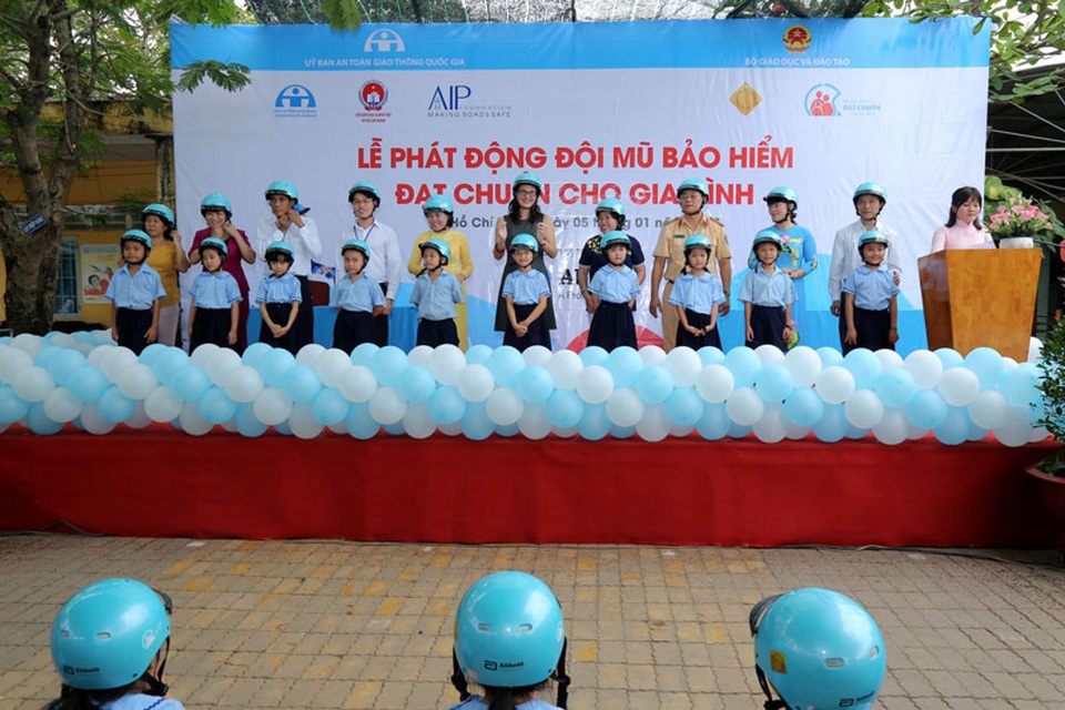 Lễ phát động mũ bảo hiểm đạt chuẩn cho gia đình ngày 5/1