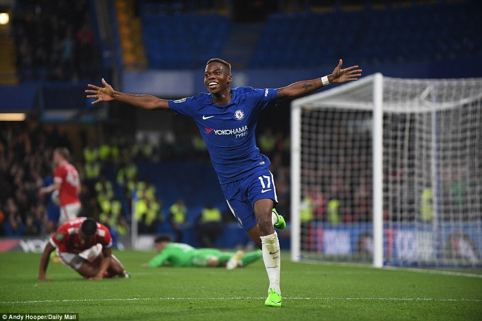 Batshuayi lập hat-trick, Chelsea giành chiến thắng "5 sao" - 2
Tài năng trẻ Munsonda của Chelsea