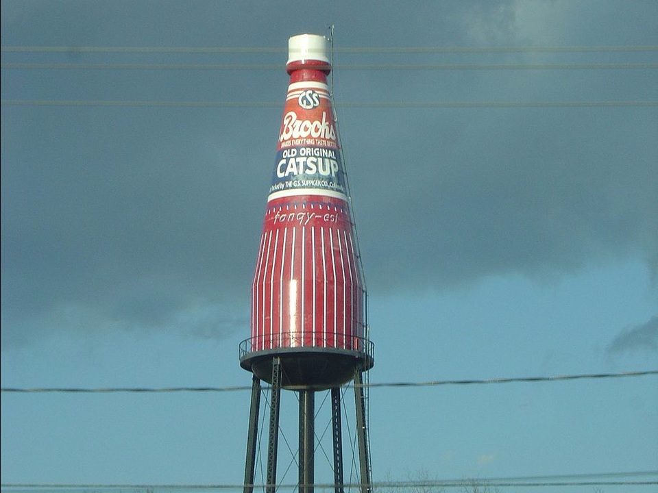 Mô hình chai catsup lớn nhất thế giới, thực chất là một tháp nước đặt ở Collinsville, và trở thành trung tâm của một lễ hội tổ chức vào tháng 7 hàng năm tại Illinois.