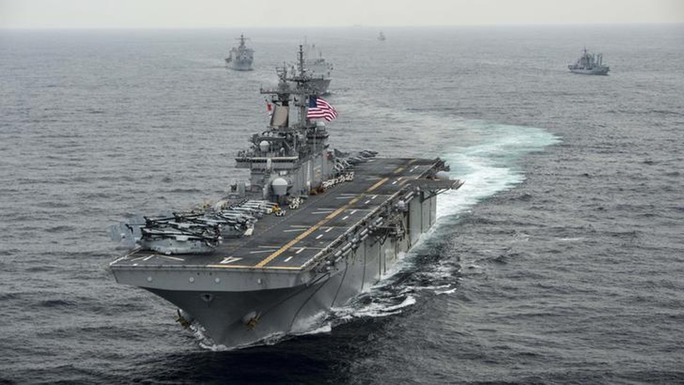 Trung Quốc tuyên bố đang theo dõi Mỹ trên Biển Đông - 1 Tàu tấn công đổ bộ USS Boxer của Mỹ (Ảnh: Reuters)