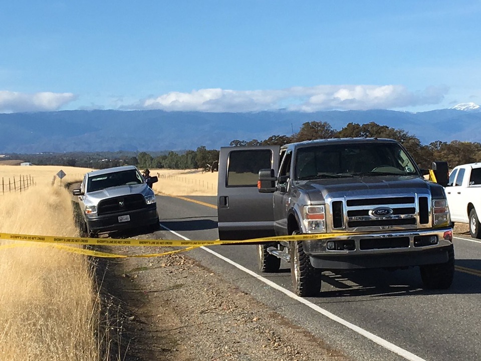 Kẻ tấn công ban đầu lấy xe của một người hàng xóm và làm hỏng chiếc xe này. Sau đó hắn tiếp tục lấy trộm một xe khác và di chuyển tới trường học. Trên đường đi, hắn nổ súng vào một phụ nữ đang chở con gái trên xe và một số người đi đường. (Ảnh: NBC)