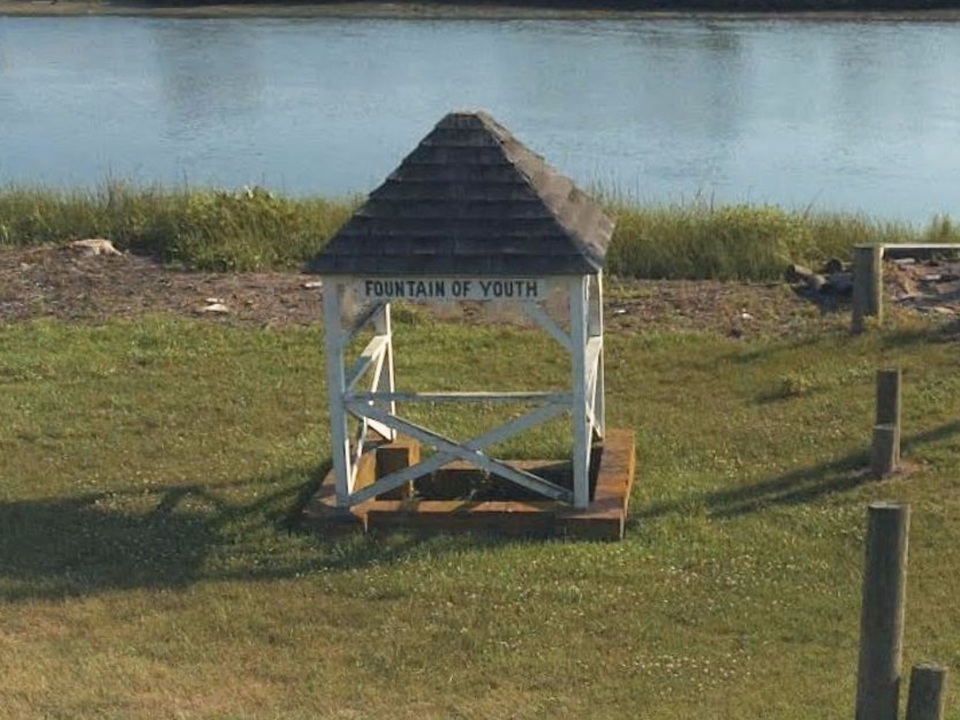 Khó lòng tin được công trình này lại mang tên gọi “Đài phun nước thanh thiếu niên” nằm ở Delaware. Thậm chí du khách còn không thấy nước bên trong công trình kỳ lạ này.