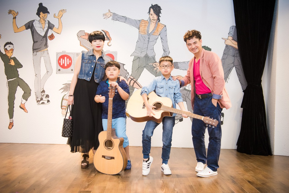 Xuân Bắc khiến nhiều người ngỡ ngàng khi đưa bà xã đến mừng diva Mỹ Linh - 1 Xuân Bắc khiến nhiều người ngỡ ngàng khi đưa bà xã đến mừng diva Mỹ Linh - 1