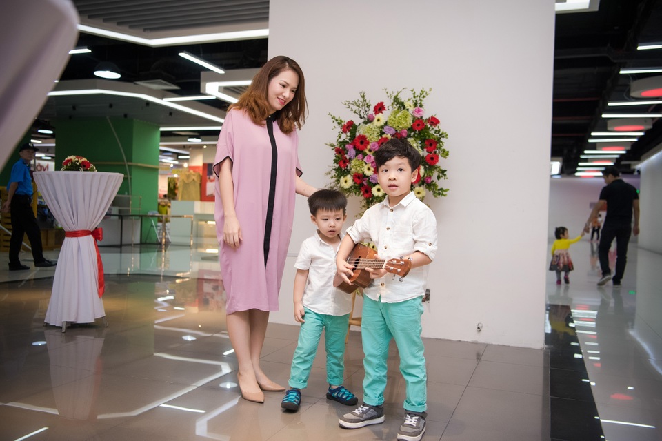 Xuân Bắc khiến nhiều người ngỡ ngàng khi đưa bà xã đến mừng diva Mỹ Linh - 9 Ngôi trường cũng là tâm huyết của vợ chồng diva Mỹ Linh và cộng sự. Nơi đây sẽ là nôi đào tạo âm nhạc cho nhiều gia đình, trong đó có con em của nhiều nghệ sỹ tên tuổi.