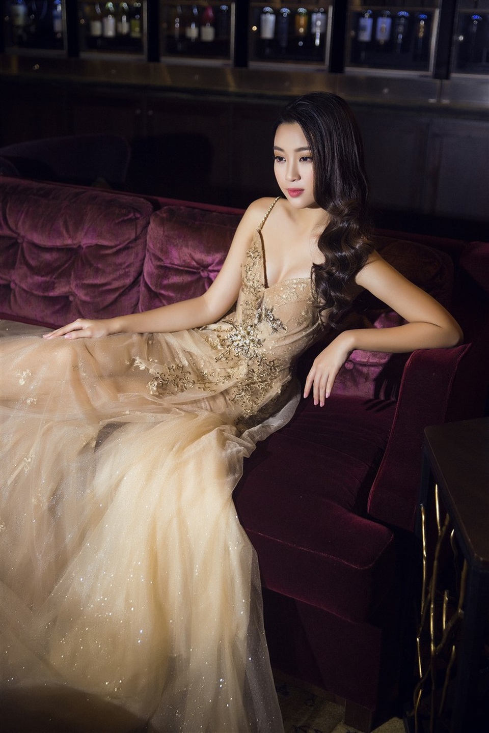 Hoa hậu Mỹ Linh, Á hậu Thanh Tú đọ dáng gợi cảm - 5 Sau một thời gian loay hoay với phong cách thời trang, Đỗ Mỹ Linh đã có nhiều tiến bộ hơn.