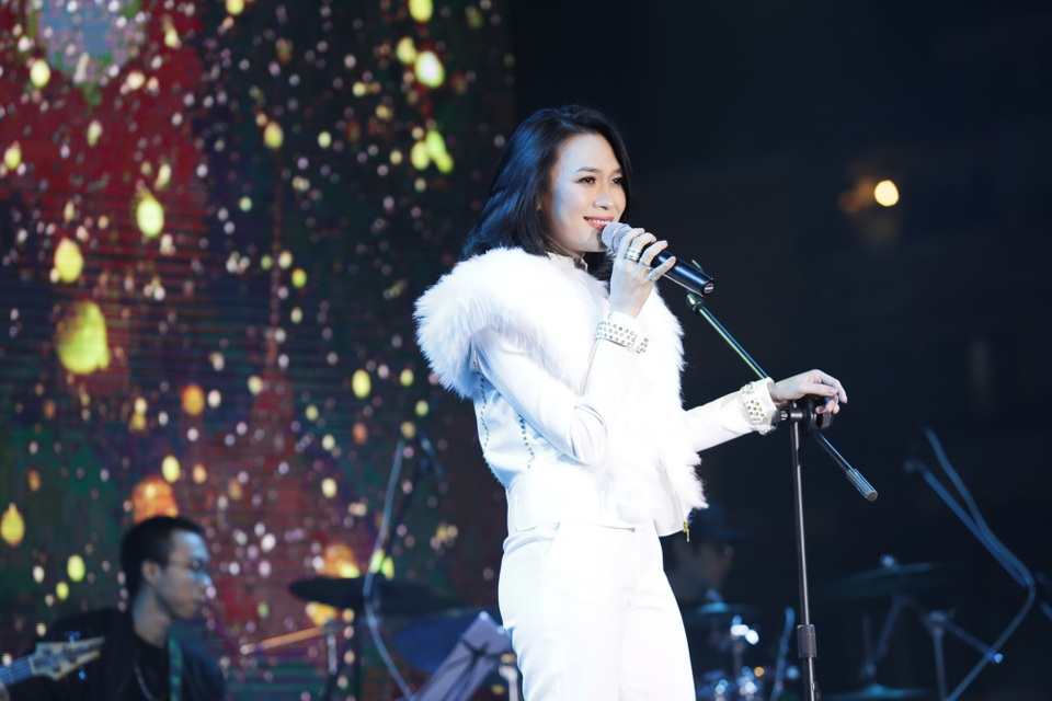 Mỹ Tâm: “Tôi đang yêu nhiều hơn, chưa từng bánh bèo như vậy” - 8 Cô liên tục cảm ơn những tình cảm quá lớn từ người hâm mộ.