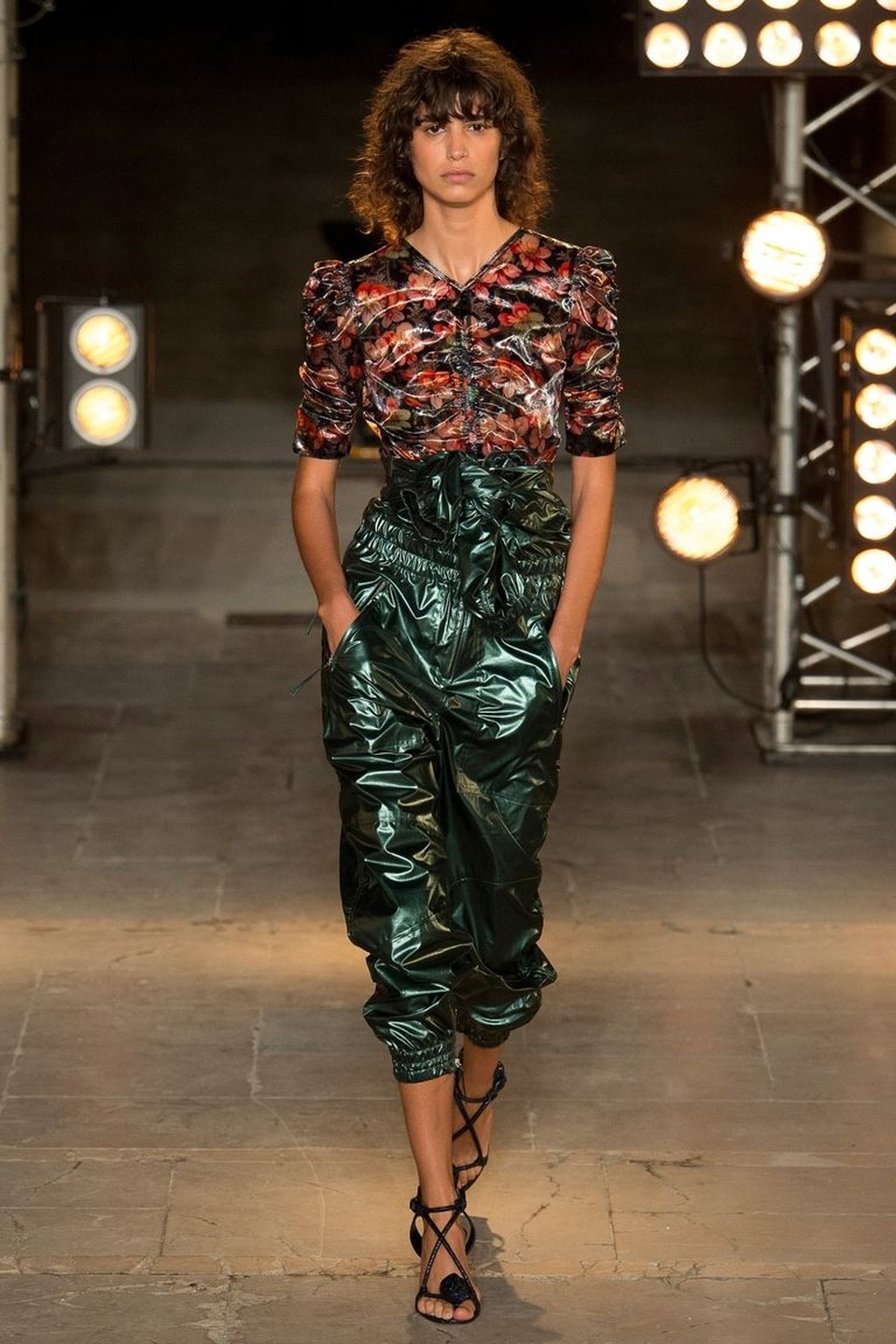 Quần áo... nhựa được lăng xê tại các tuần lễ thời trang - 9
Isabel Marant