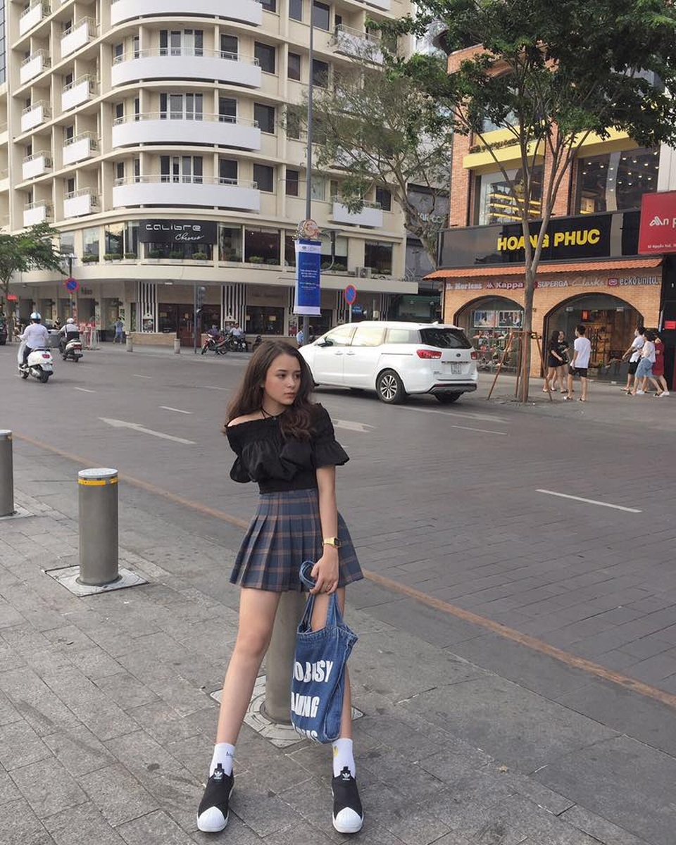 Gặp nữ sinh 17 tuổi xinh đẹp mang dòng máu lai trên mảnh đất Đà Lạt - 5 Na Tây tiết lộ rằng cô chỉ cao 1,6m nhưng có vóc dáng cân xứng nên khi lên ảnh nhìn cô có vẻ cao hơn so với thực tế.