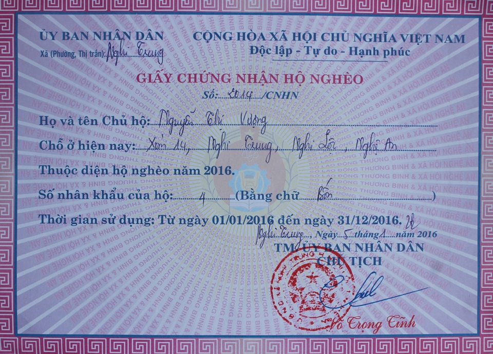 Xót thương 2 đứa trẻ có mẹ mất vì ung thư, cha mất vì tai nạn giao thông - 12 Giấy xác nhận hoàn cảnh và hộ nghèo của bà Lan.