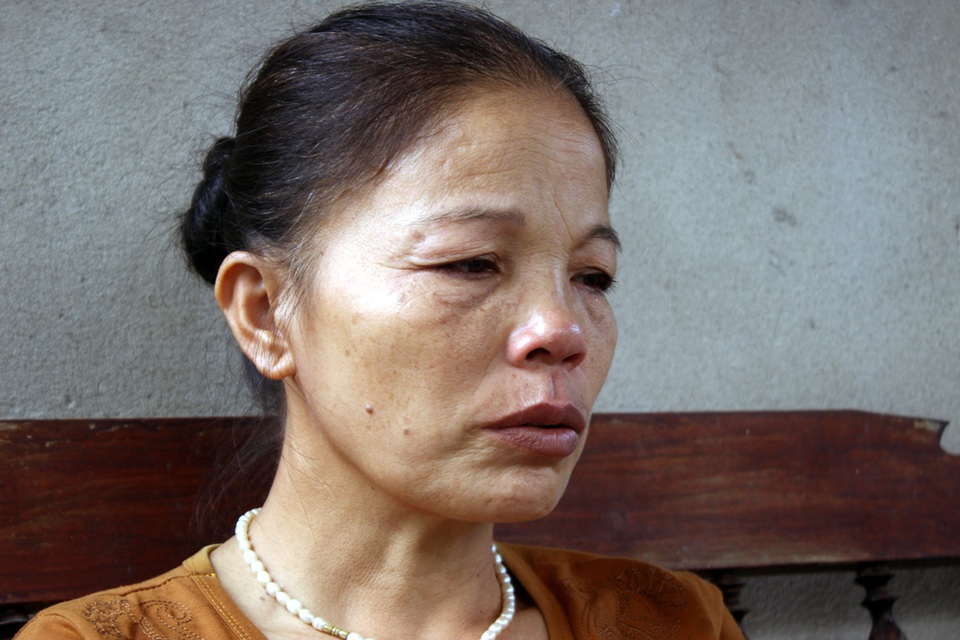 Xót thương 2 đứa trẻ có mẹ mất vì ung thư, cha mất vì tai nạn giao thông - 5 Bà Lan bảo: Sợ nhất bây giờ là hai đứa cháu không còn theo học vì không có tiền.