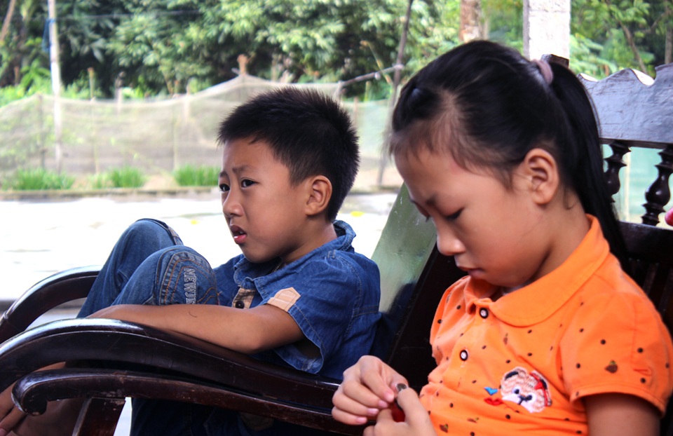 Xót thương 2 đứa trẻ có mẹ mất vì ung thư, cha mất vì tai nạn giao thông - 7 Xót thương 2 đứa trẻ có mẹ mất vì ung thư, cha mất vì tai nạn giao thông - 7