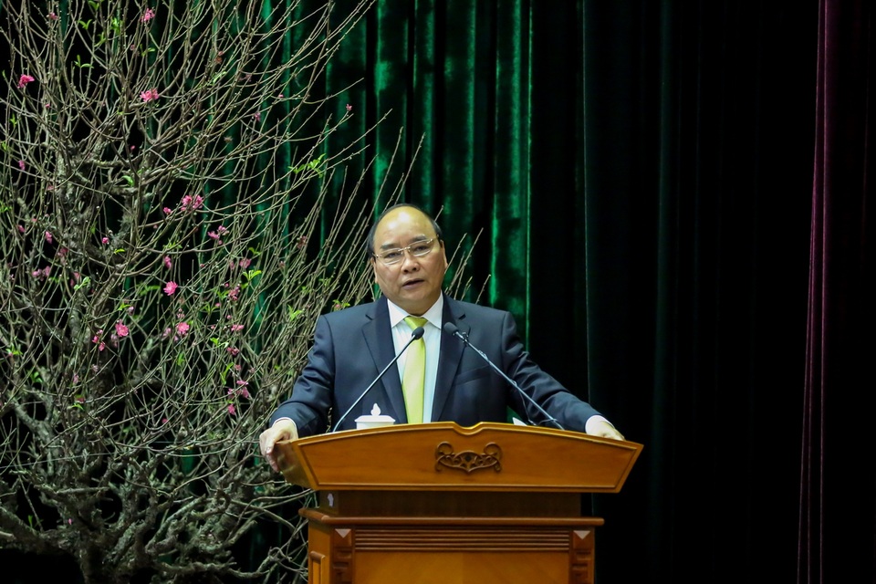 
Thủ tướng Nguyễn Xuân Phúc phát biểu chỉ đạo tại Hội nghị trực tuyến tổng kết công tác văn hóa, thể thao và du lịch (VHTT&DL) năm 2016.
