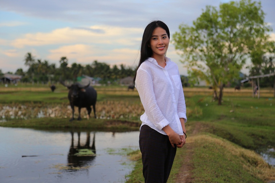 Tuổi thơ cơ cực mưu sinh, nuôi heo, ở nhà dột của dàn Hoa hậu Việt - 7 Sinh ra ở miền quê khó nên khi nhập vai gái quê, cô không có gì xa lạ.